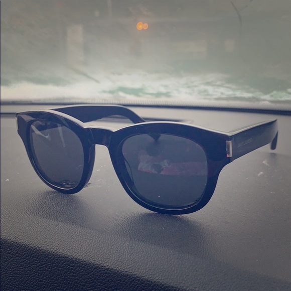 Saint Laurent’s Glasses Worn by Beyoncé - Picture 1 of 8